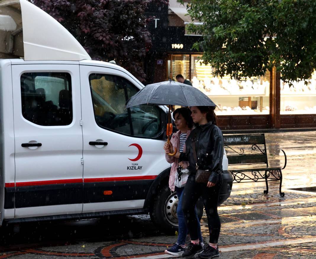 Edirne’yi sağanak vurdu! Cadde ve sokaklar göle döndü 7